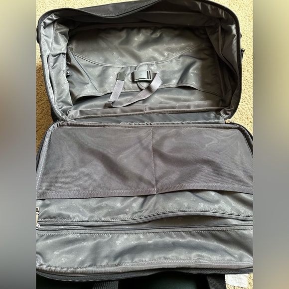 Tumi Black Ballistic Nylon & Leather 22” Carry On Weekender - Picture 2 of 6